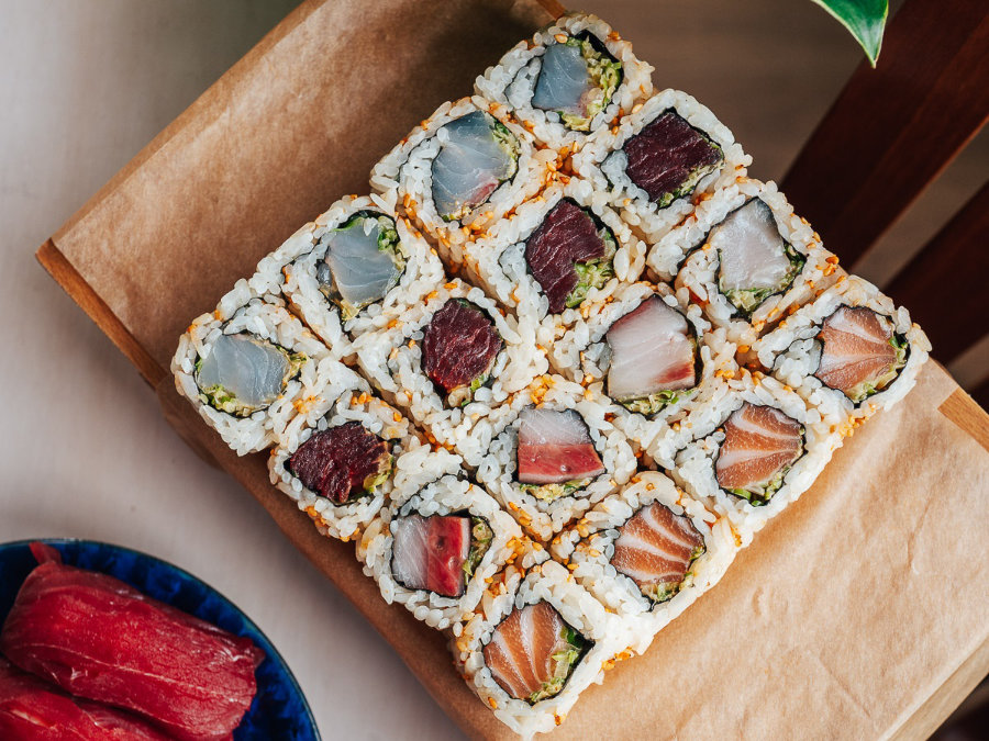 Zestaw sushi Mix and spicy rolls w Japonki Browary Warszawskie